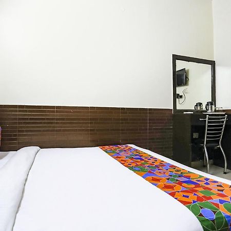 Fabhotel The Lazeez New Delhi Eksteriør billede