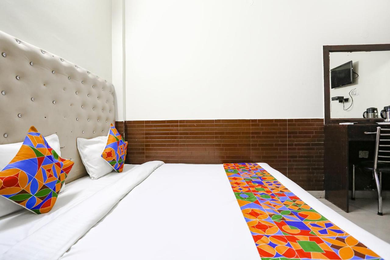 Fabhotel The Lazeez New Delhi Eksteriør billede
