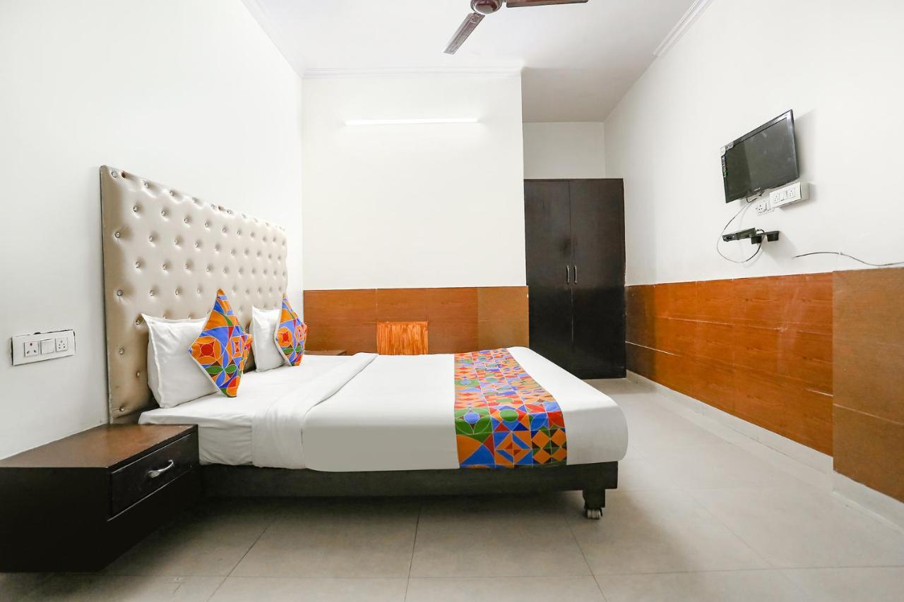 Fabhotel The Lazeez New Delhi Eksteriør billede