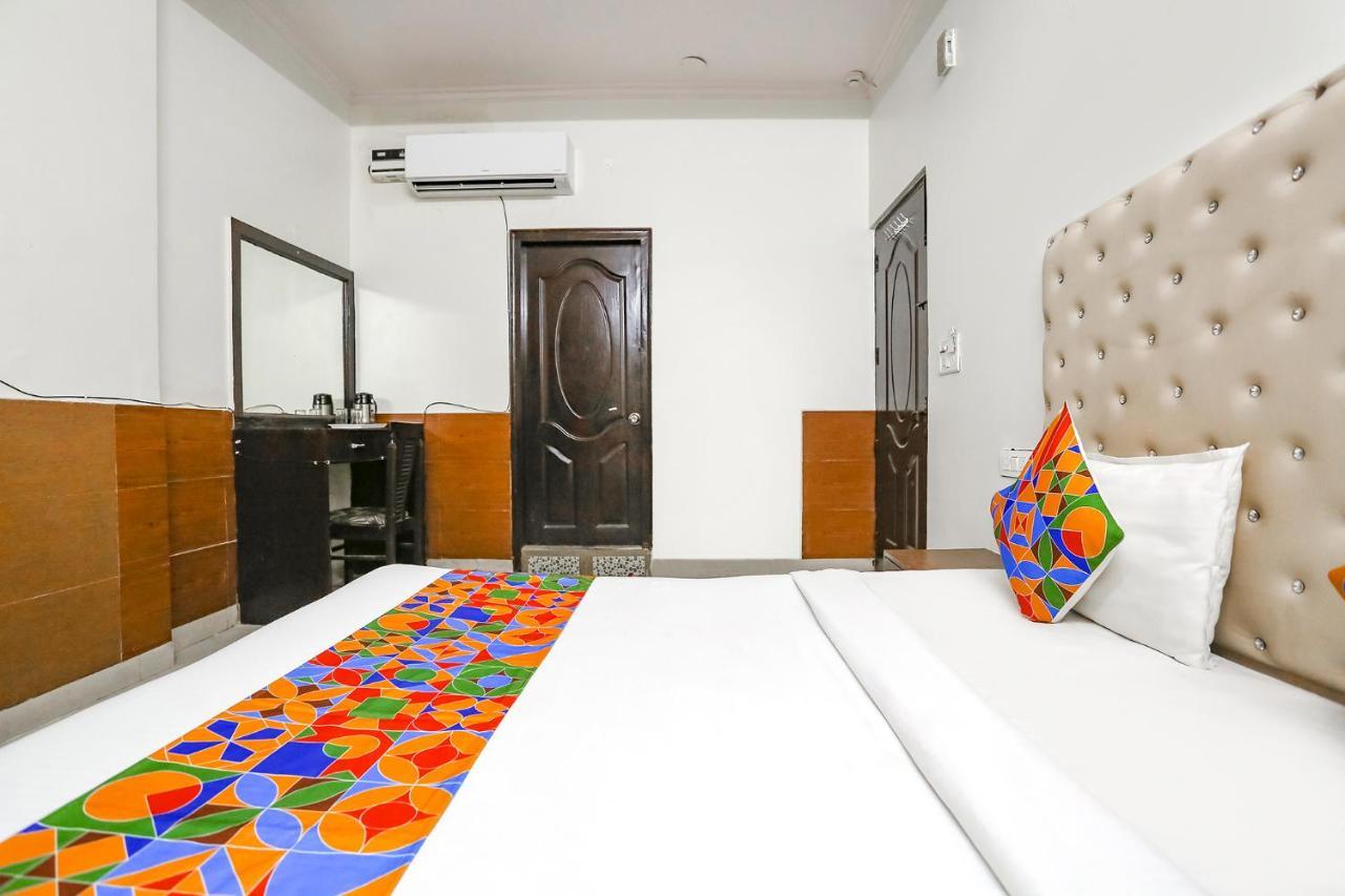 Fabhotel The Lazeez New Delhi Eksteriør billede