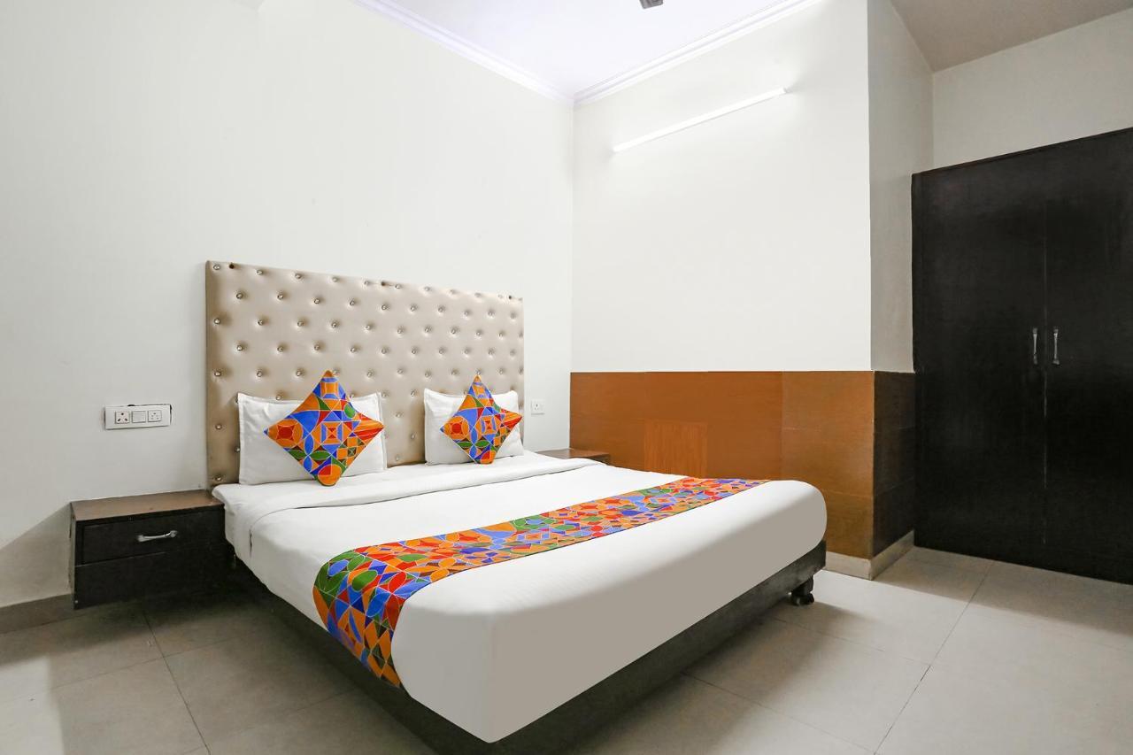 Fabhotel The Lazeez New Delhi Eksteriør billede