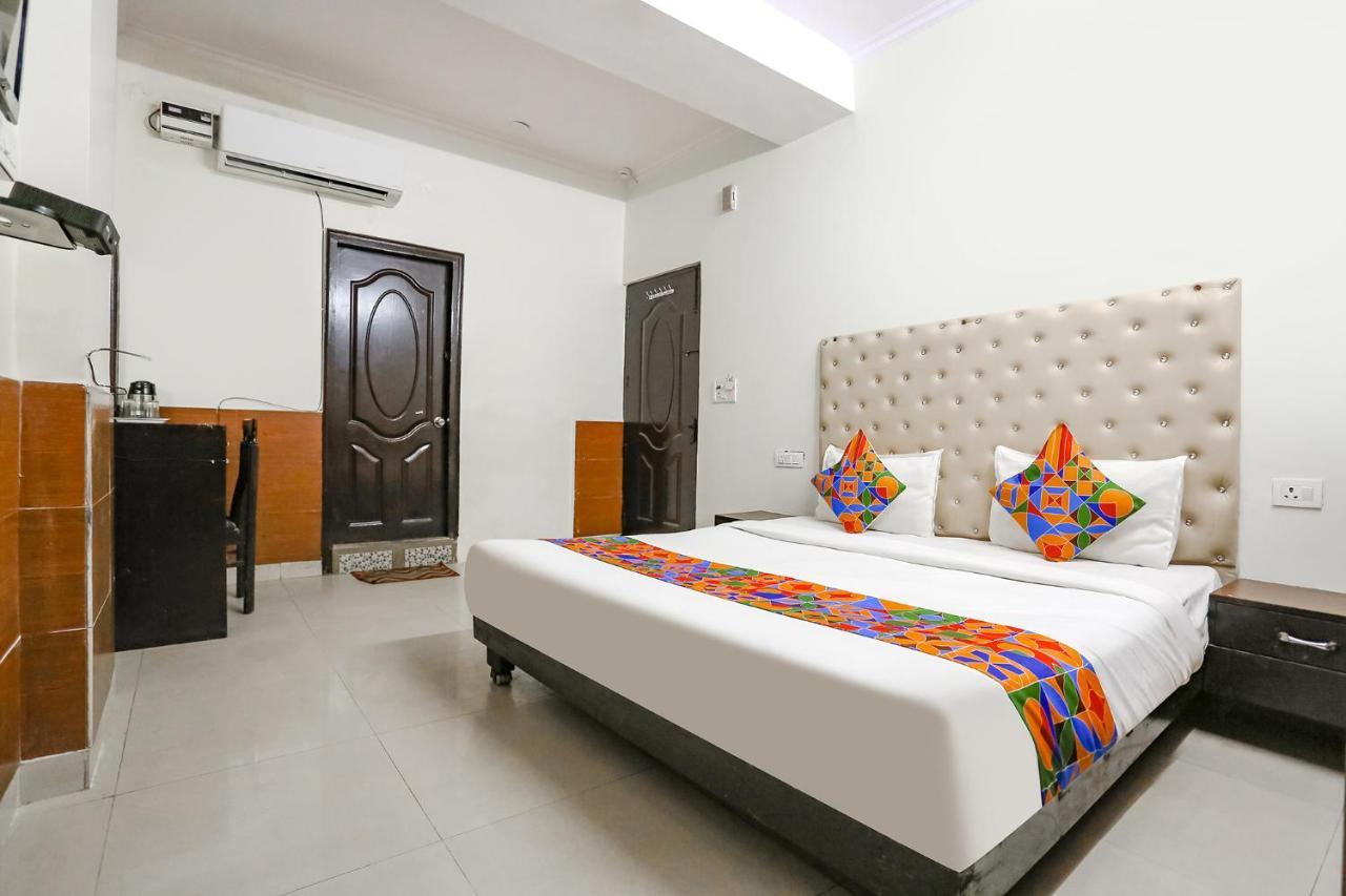 Fabhotel The Lazeez New Delhi Eksteriør billede